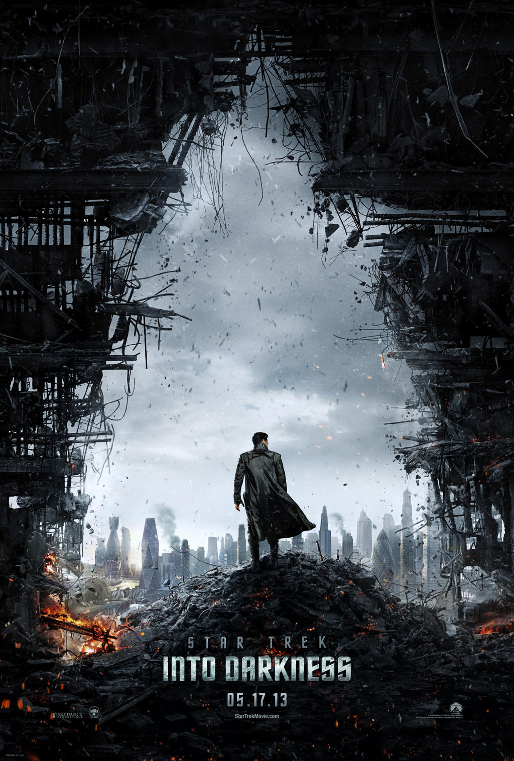 Star_Trek_Into_Darkness_Poster_01.jpg