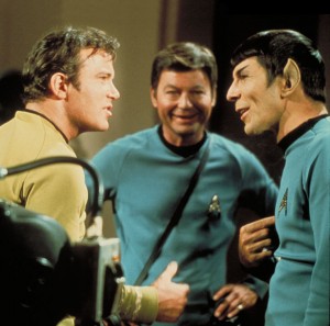 Kirk, McCoy e Spock sul set
