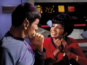 Spock e Uhura nella Serie Classica