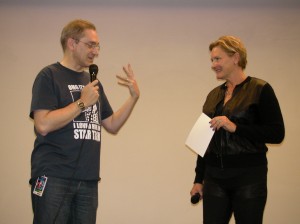 Denise Crosby con Paolo Attivissimo, per la traduzione simultanea.